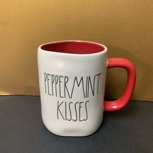 Rae Dunn brand new PEPPERMINT KISSES mug